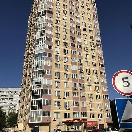 Apartment On Avtomobilnyy Pereulok Rostov-on-Don Exteriör bild
